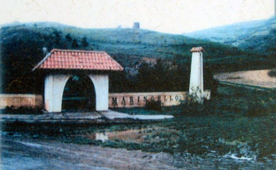 A gatehouse with the word "Marincello" printed to the right-hand side.